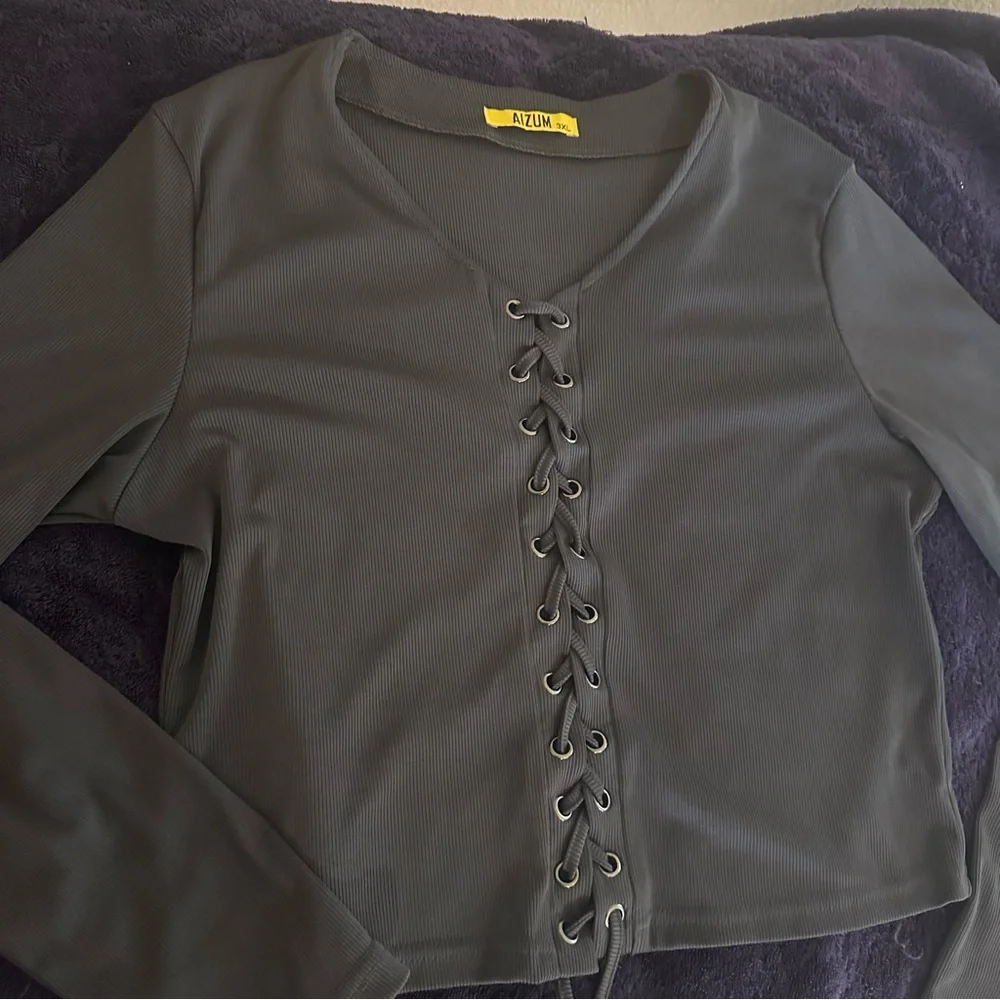 Aizum long-sleeved lace-up T- shirt XL